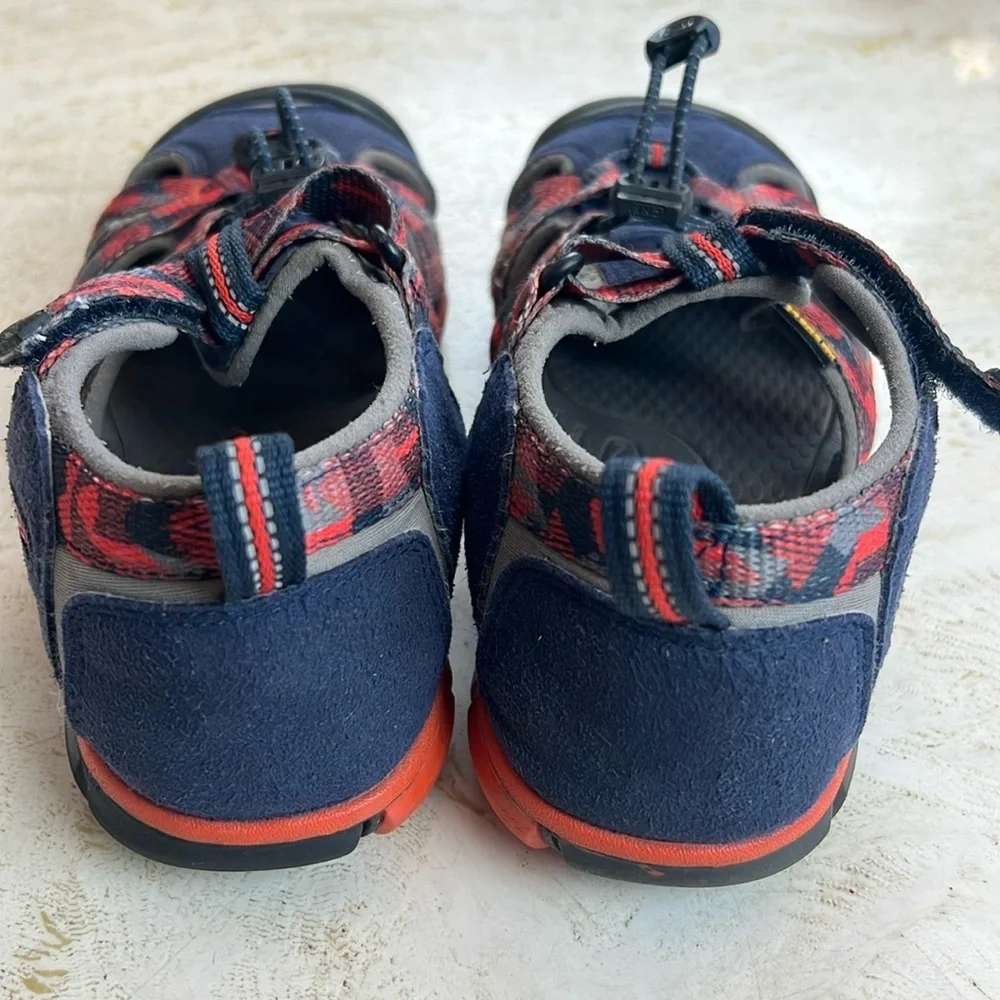 KEEN Kids' Seacamp II CNX Water Sandals boys size 2 water shoes